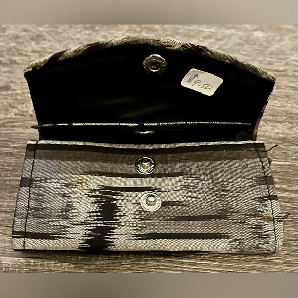 Simple Zig Zag Pattern Fabric Wallet - Multiple Pockets Gray and Black - Picture 6 of 9